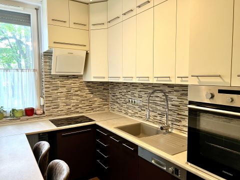 Eladó Lakás 4028 Debrecen Nagyerdőn egyedien felújított, gyönyörű 3 szobás lakás ELADÓ