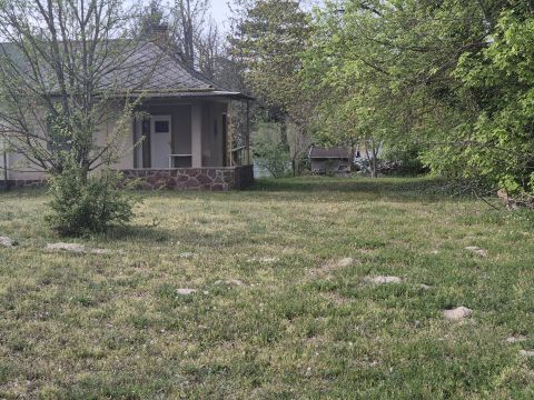 Eladó Ház 8621 Zamárdi , vízközeli nyaraló, rengeteg lehetőséget rejtő telekkel