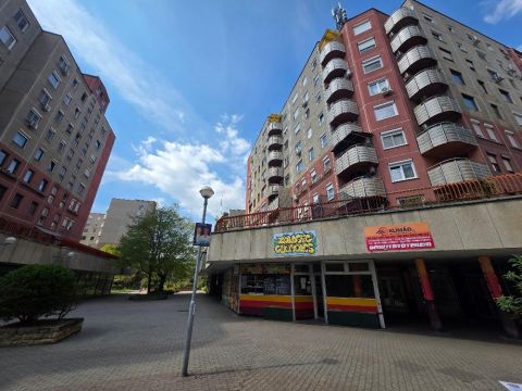 Eladó Lakás 1048 Budapest 4. kerület 1048 Budapest 4, Káposztásmegyer - Közösségi ház