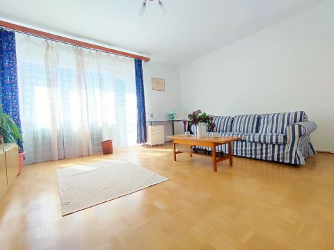 Eladó Lakás 9090 Pannonhalma Erkély + garázs + kert – 3 szobás lakás Pannonhalmán!