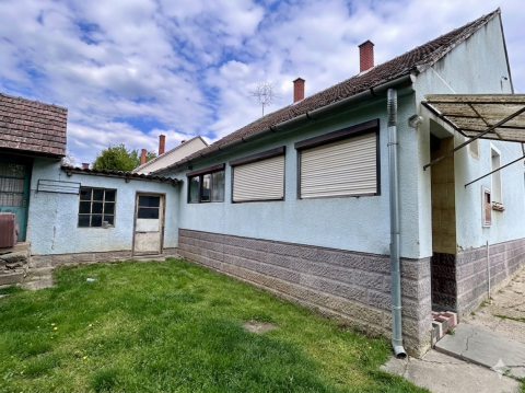 Eladó Ház 9831 Bérbaltavár , Eladó csendes utcában családi ház