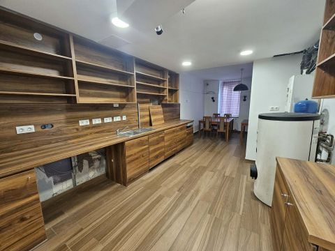 Kiadó Üzlethelyiség 1146 Budapest 14. kerület , Apolló Thököly x