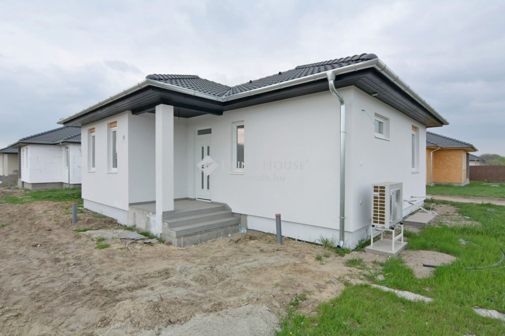 6000 Kecskemét , 1 hónap múlva elkészülő nappali + 3 szobás ÚJ ház — 1/9