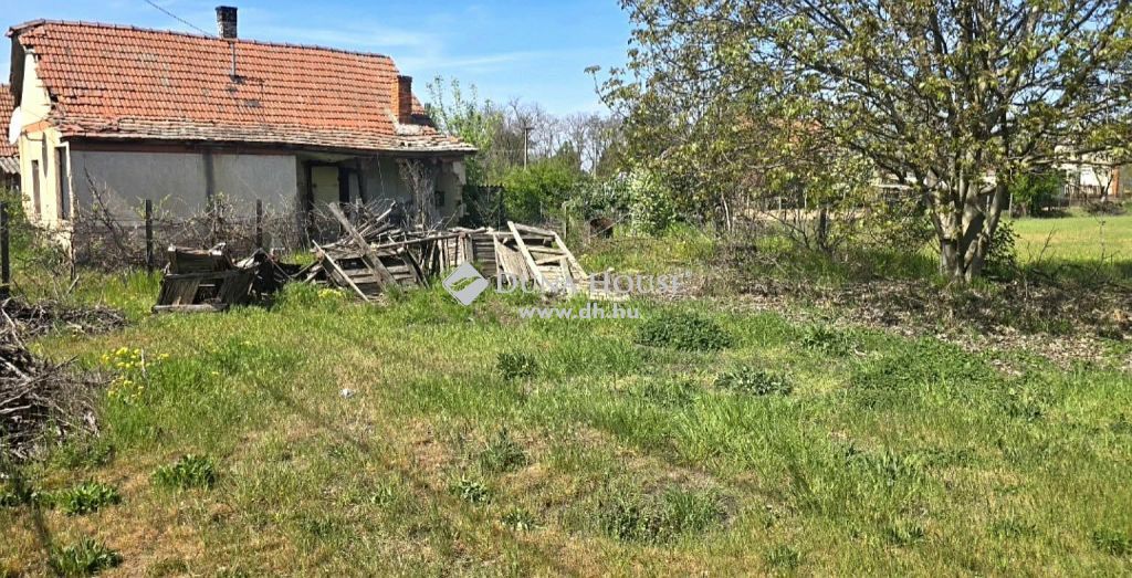 2735 Dánszentmiklós , Coop-hoz közel — 1/10