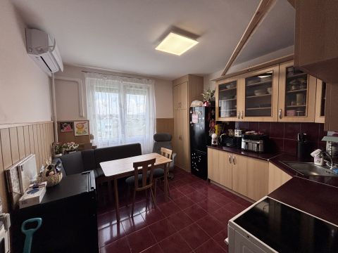 Eladó Lakás 7300 Komló 