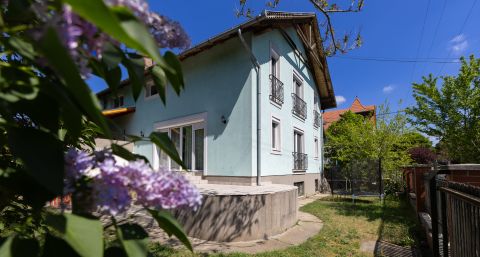 Eladó Ház 1182 Budapest 18. kerület , Szent Imre-kertváros, csendes utcájában, 3x70 nm-es, ikerház