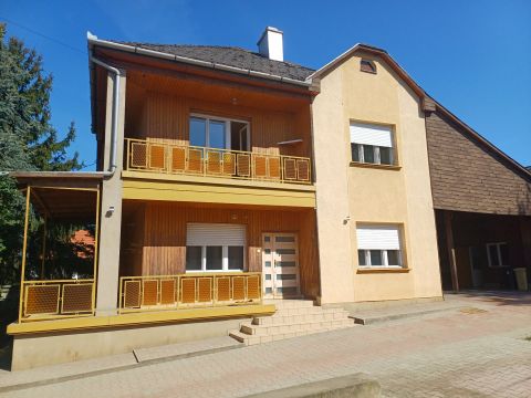 Eladó Ház 3915 Tarcal , Tarcal, Fő út