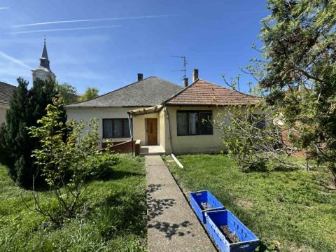 Eladó Ház 9154 Mosonszentmiklós , Óvoda közelében