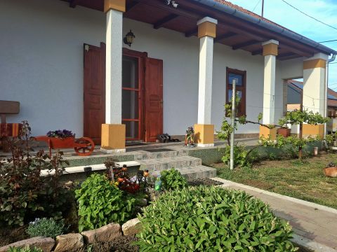 Eladó Ház 3292 Adács , Csendesebb utcában