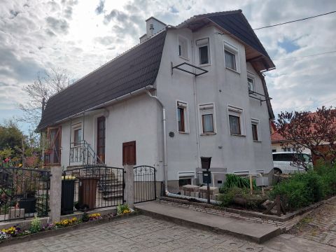 Eladó Lakás 7030 Paks , 2 lakás egyben 