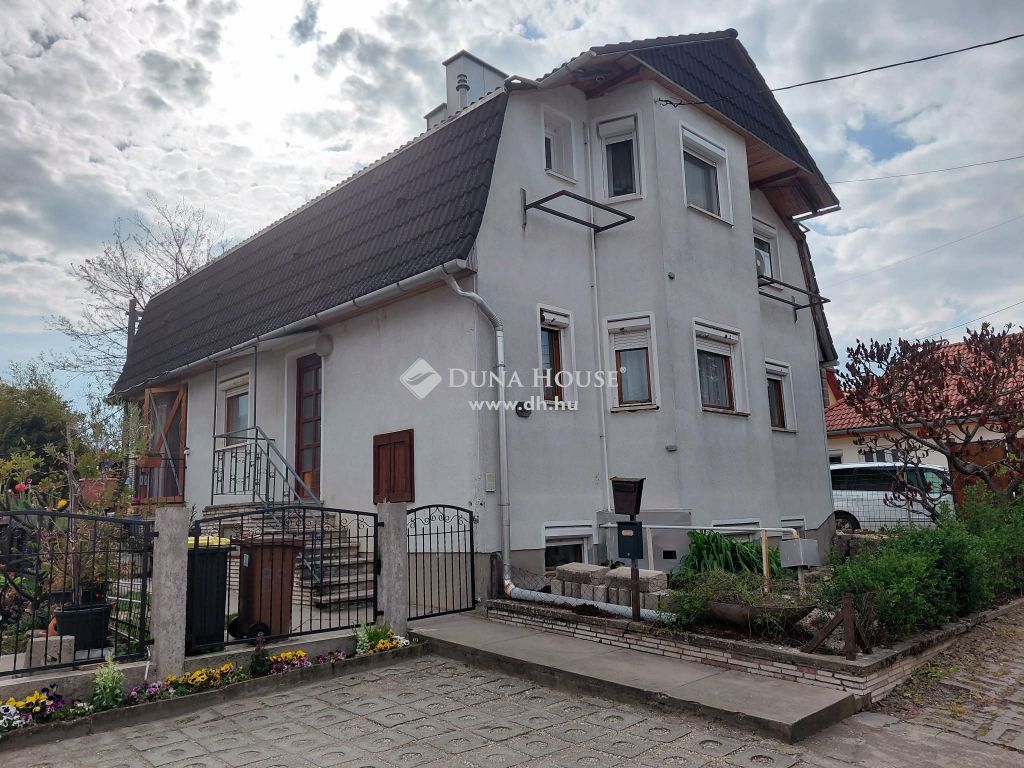 7030 Paks , 2 lakás egyben — 1/29