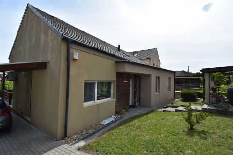 Eladó Ház 2100 Gödöllő , Királytelepnél, Címer utcában 10 éves ház eladó