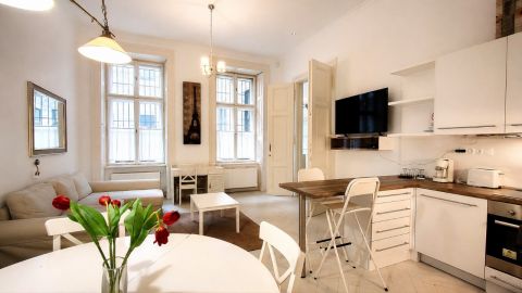 Eladó Lakás 1052 Budapest 5. kerület , Párizsi utcában exkluzív lakás - Airbnb engedély!