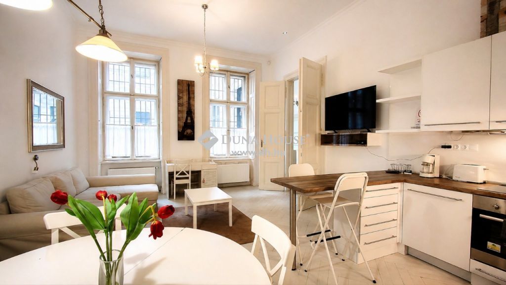 1052 Budapest 5. kerület , Párizsi utcában exkluzív lakás - Airbnb engedély! — 1/15