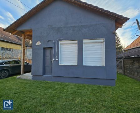 Eladó Ház 2112 Veresegyház Tó Közeli 58 nm-es teraszos,téglaház pincével.