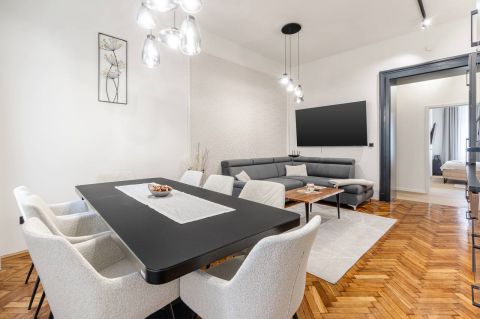 Eladó Lakás 1092 Budapest 9. kerület Ferenc Körúti gyönyören felújított 4 szobás lakás