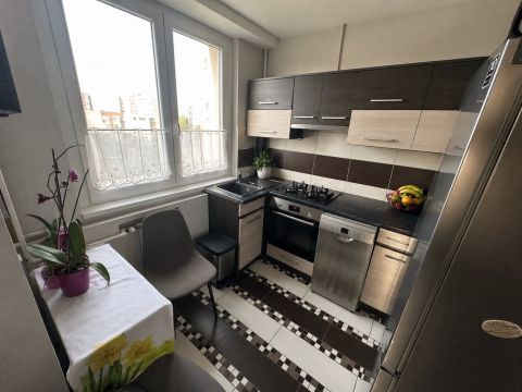 Eladó Lakás 6000 Kecskemét , Nagyon szép,TELJESEN FELÚJITOTT 2 szobás lakás eladó