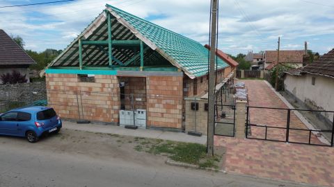 Eladó Ház 2200 Monor , Monoron 4 szobás újépítésű ikerházfél