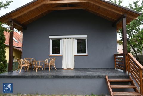 Eladó Ház 2112 Veresegyház Tó Közeli 58 nm-es teraszos,téglaház pincével.