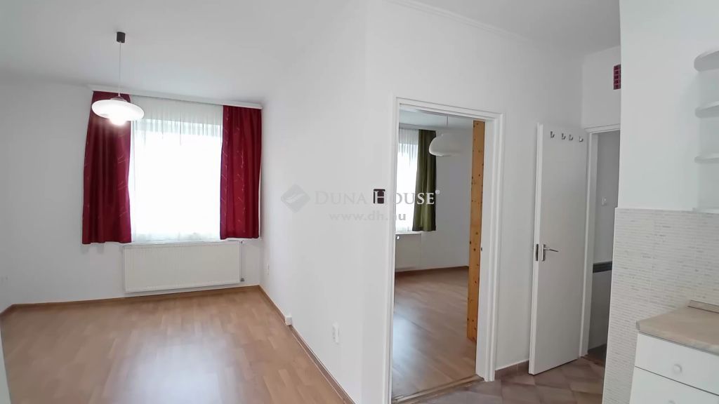 8600 Siófok , Belvárosi, 2 szobás, konyhás, fürdőszobás házrész kiadó! — 1/18