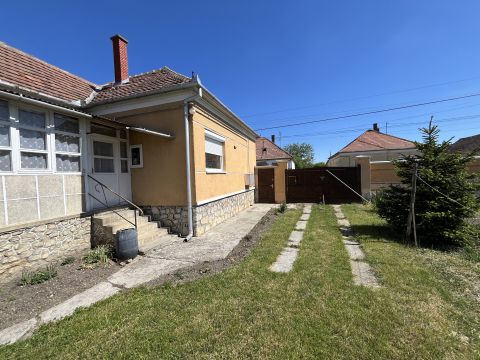 Eladó Ház 8514 Mezőlak 