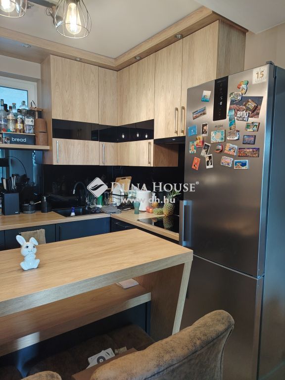8151 Szabadbattyán , központban — 1/27