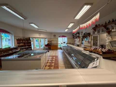 Eladó Üzlethelyiség 5310 Kisújszállás TELJESKÖRŰEN FELSZERELT HÚSIPARI VÁLLALKOZÁS
