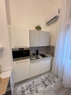 Eladó Lakás 1077 Budapest 7. kerület Eladó garzon lakás a Klauzál tér szomszédságában!