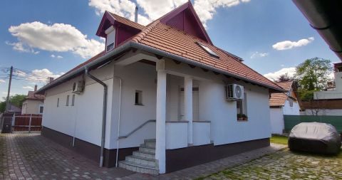 Eladó Ház 2030 Érd Városközpont, több generációs családi ház