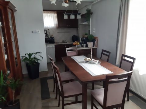 Eladó Ház 5121 Jászjákóhalma  Fő út közelében.
