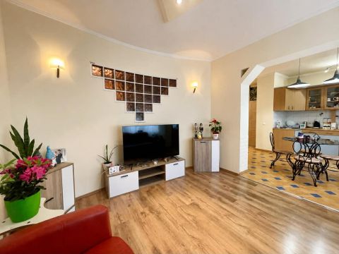 Eladó Lakás 6000 Kecskemét , 2.emeleti 2 szobás, szigetelt, igényes lakás ELADÓ!