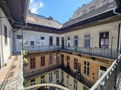Eladó Lakás 1086 Budapest 8. kerület , Belvárosban jó befektetési lehetőség