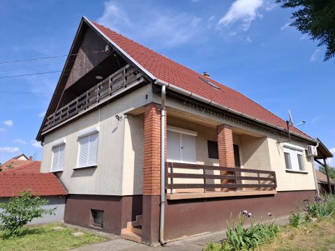 Eladó Ház 2766 Tápiószele 