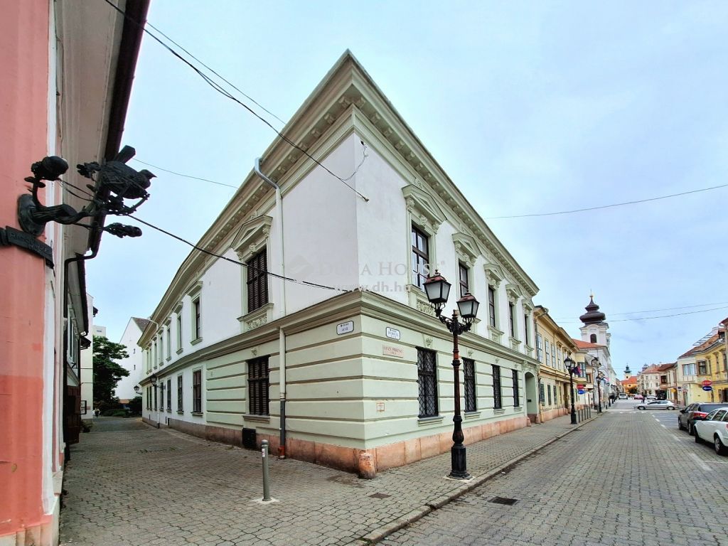 9022 Győr , Felújított belvárosi téglalakás a Széchenyi tér közelében! — 1/24