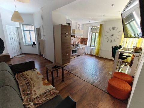 Kiadó Lakás 7623 Pécs , Egyetemvárosban 2szoba+nappalis felújított lakás