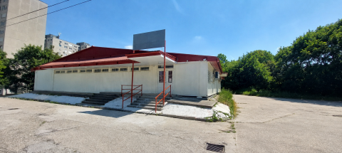Eladó Üzlethelyiség 2840 Oroszlány 