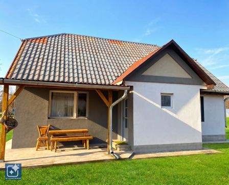 Eladó Ház 6045 Ladánybene 80 nm-es felújított családi ház akácerdővel