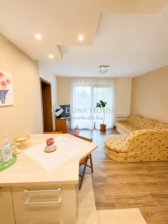 8220 Balatonalmádi , Budatava Városrész — 1/14