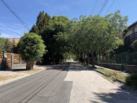 Eladó Lakás 1224 Budapest 22. kerület Csendes utcában saját kertrésszel, garázzsal !