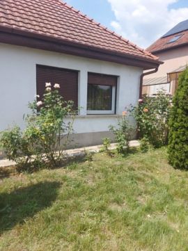 Eladó Ház 2200 Monor M4-es autópálya közelében 