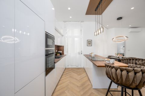 Eladó Lakás 1056 Budapest 