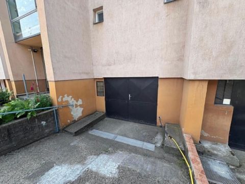 Eladó Lakás 6000 Kecskemét , KIVÉTELES ÁRON GARÁZZSAL EGYÜTT 2 szobás lakás!