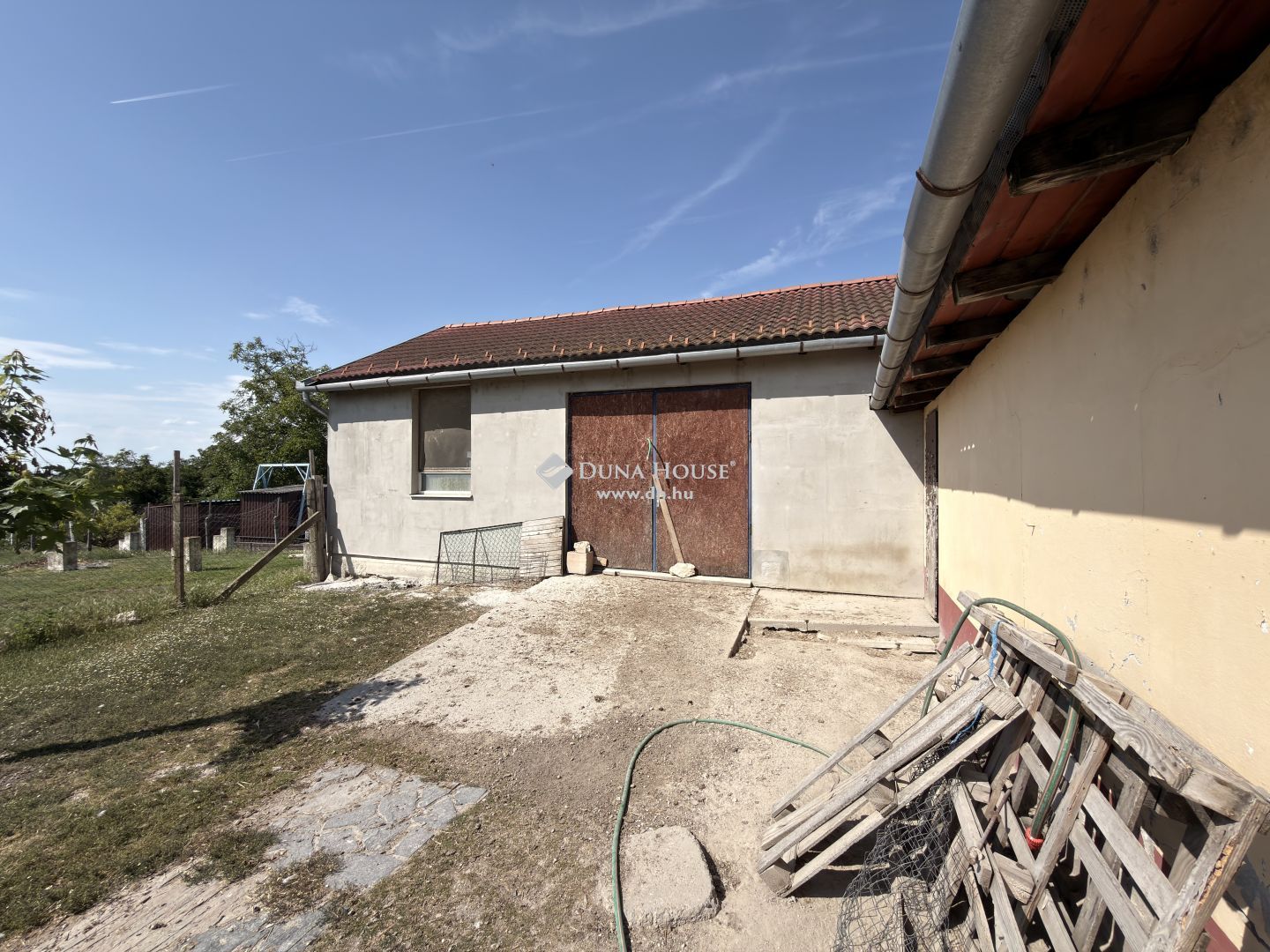 Nagy telkes ingatlan lakórésszel és tárolókkal Kalocsán – HZ083168