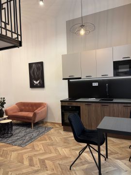 Eladó Lakás 1078 Budapest 7. kerület , Állatorvosi Egyetemhez közel bútorotott garzon!
