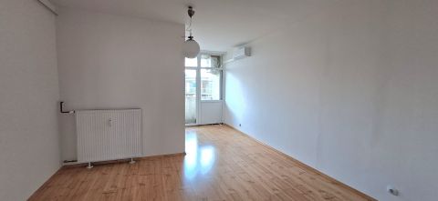 Eladó Lakás 9700 Szombathely , Belváros szélén erkélyes kislakás eladó OTTHON START-tal is 