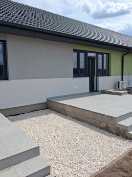 Eladó Lakás 2755 Kocsér NAPPALI + 2 SZOBÁS LAKÁS KERTKAPCSOLATTAL