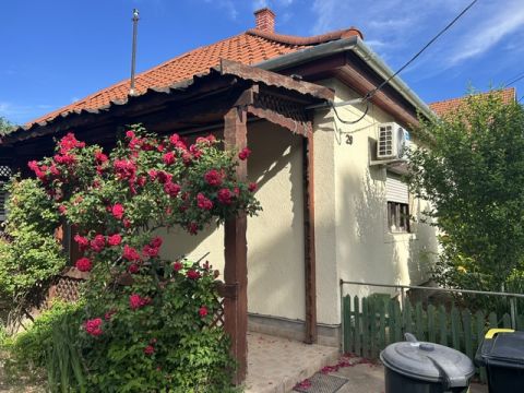 Eladó Ház 2464 Gyúró 