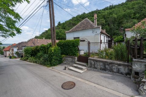 Eladó Ház 2800 Tatabánya 