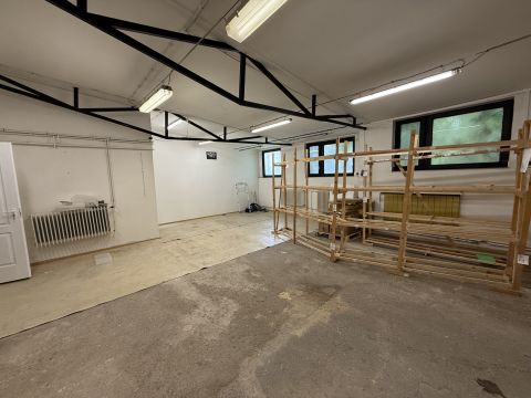 Kiadó Ipari 2536 Nyergesújfalu 