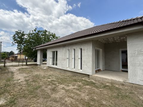 Eladó Ház 2490 Pusztaszabolcs Jó helyen